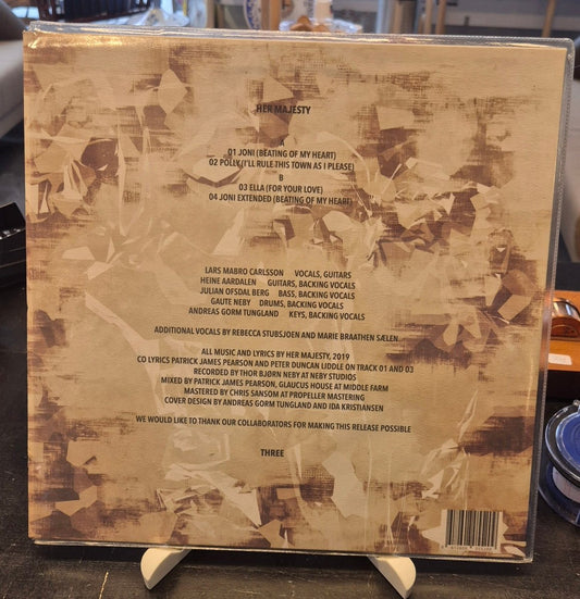 Her Majesty - Three - BØR BØRSONS BRUKTHANDEL