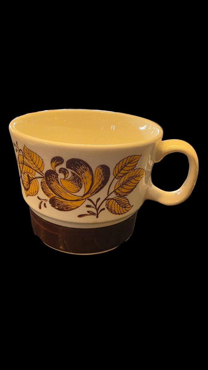 Vintage Stavangerflint Onkel kopp med gule blomster og brun bunn - BØR BØRSONS BRUKTHANDEL