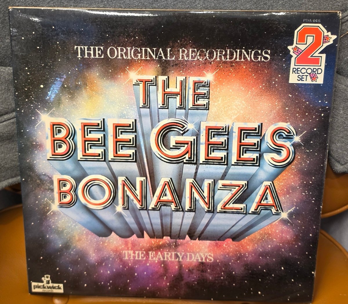 Bee Gees – The Bee Gees Bonanza The Early Days 2LP 1978 Pickwick - BØR BØRSONS BRUKTHANDEL