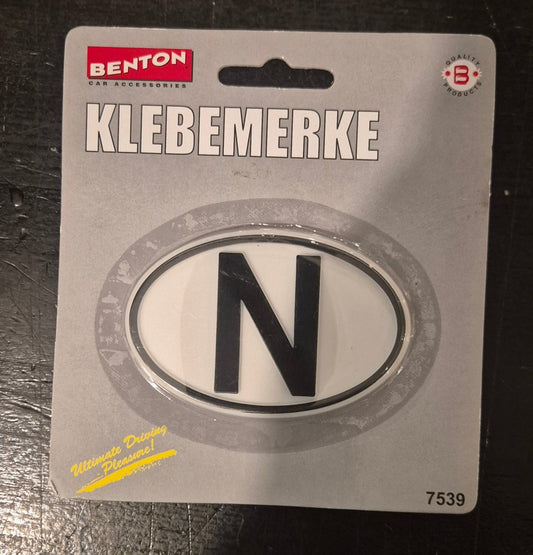 Benton «N» klebemerke til bil - BØR BØRSONS BRUKTHANDEL