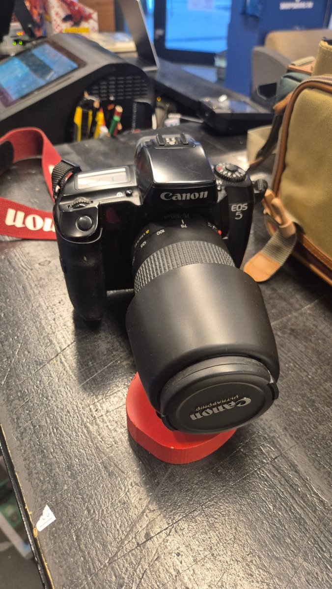 Canon EOS 5 35mm filmkamera pakke – EF 28‑80mm USM, Speedlite 300EZ, stativ og kamerabag - BØR BØRSONS BRUKTHANDEL