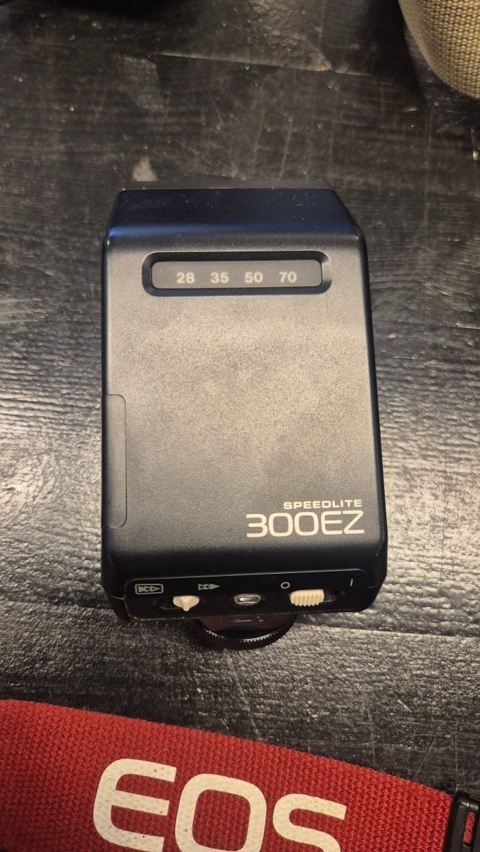 Canon EOS 5 35mm filmkamera pakke – EF 28‑80mm USM, Speedlite 300EZ, stativ og kamerabag - BØR BØRSONS BRUKTHANDEL