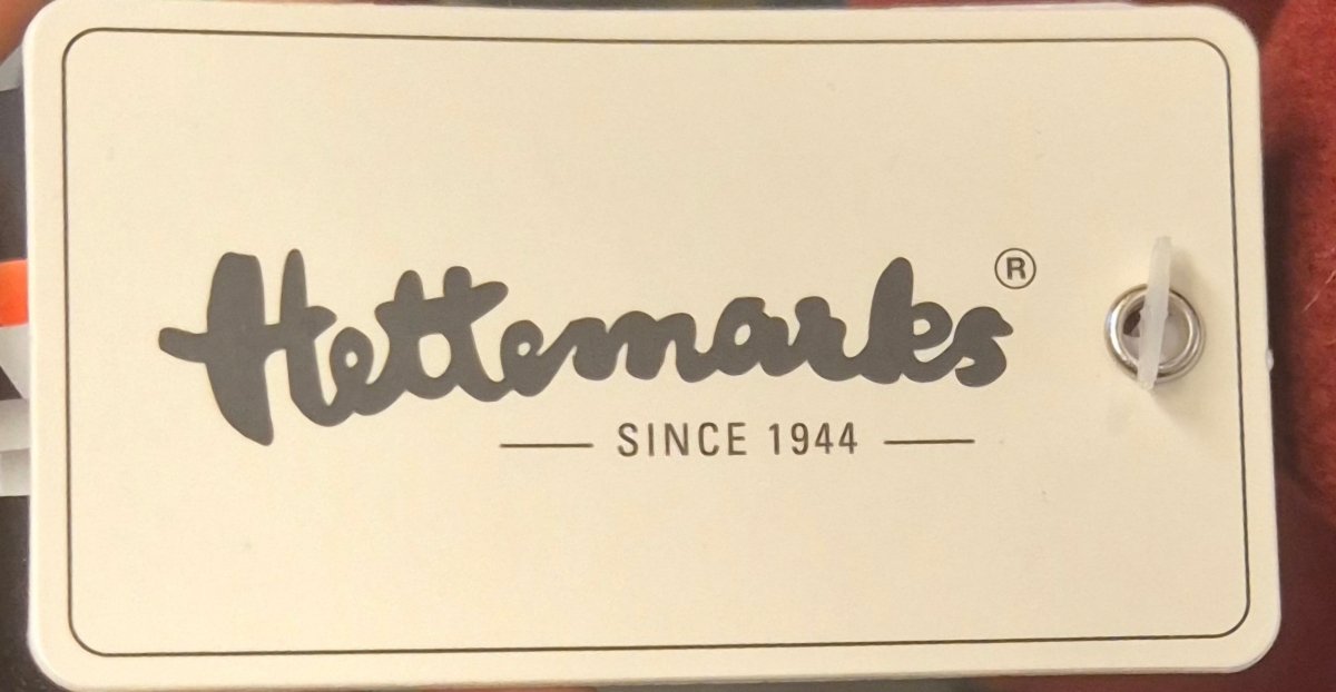 Hettemarks Saga Rød Kåpe – Helt NY! - BØR BØRSONS BRUKTHANDEL