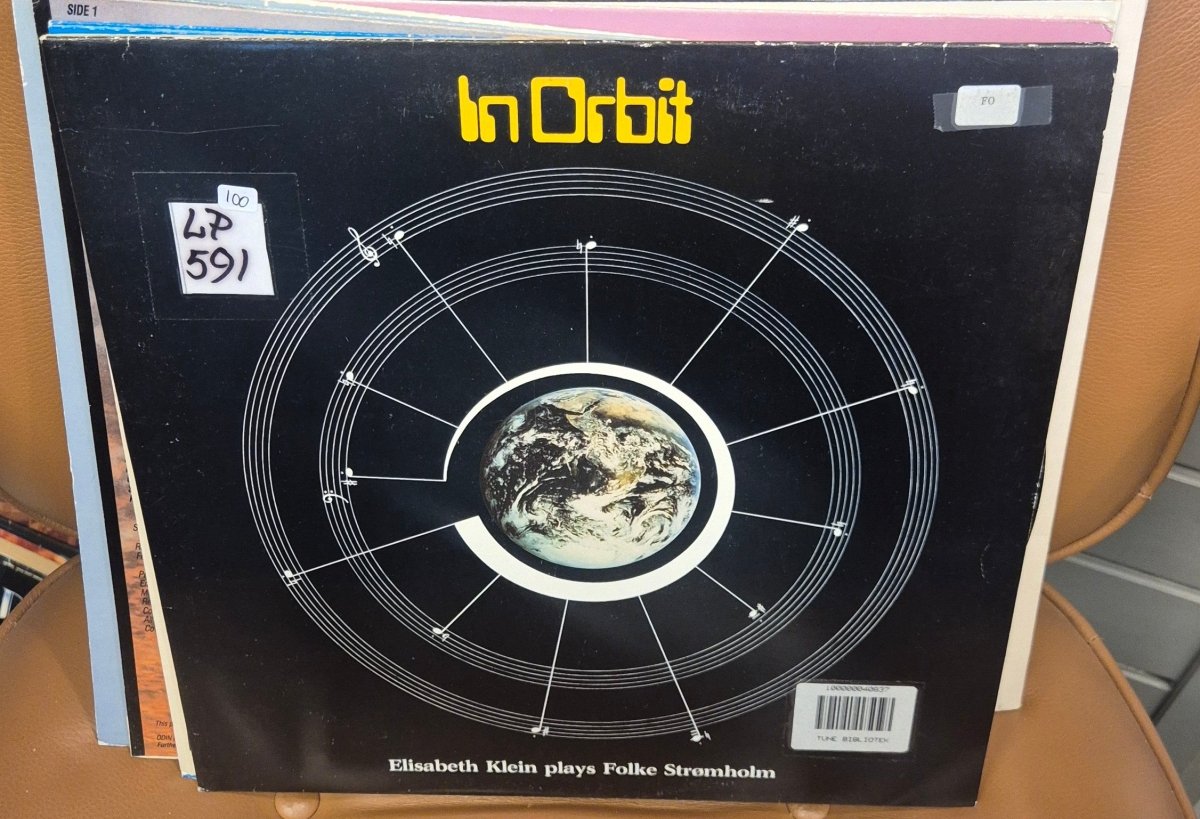 In Orbit: Elisabeth Klein plays Folke Strømholm - BØR BØRSONS BRUKTHANDEL