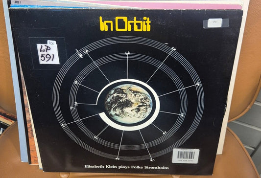 In Orbit: Elisabeth Klein plays Folke Strømholm - BØR BØRSONS BRUKTHANDEL