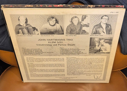 John Hartmanns Trio – Klem Ivei! (LP) - BØR BØRSONS BRUKTHANDEL
