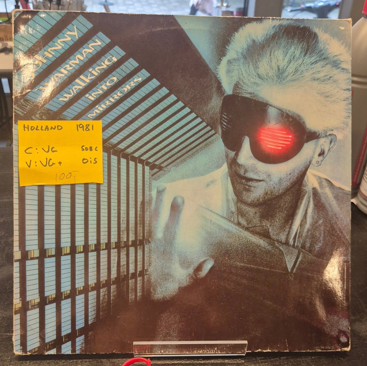 Johnny Warman – Walking Into Mirrors - BØR BØRSONS BRUKTHANDEL