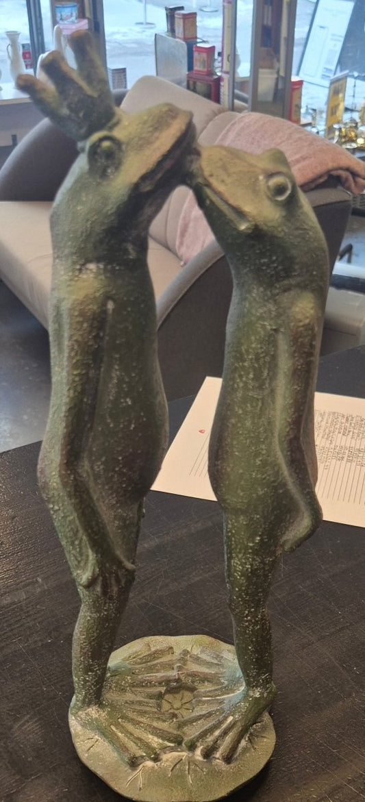 Kyssende froske skulptur - BØR BØRSONS BRUKTHANDEL