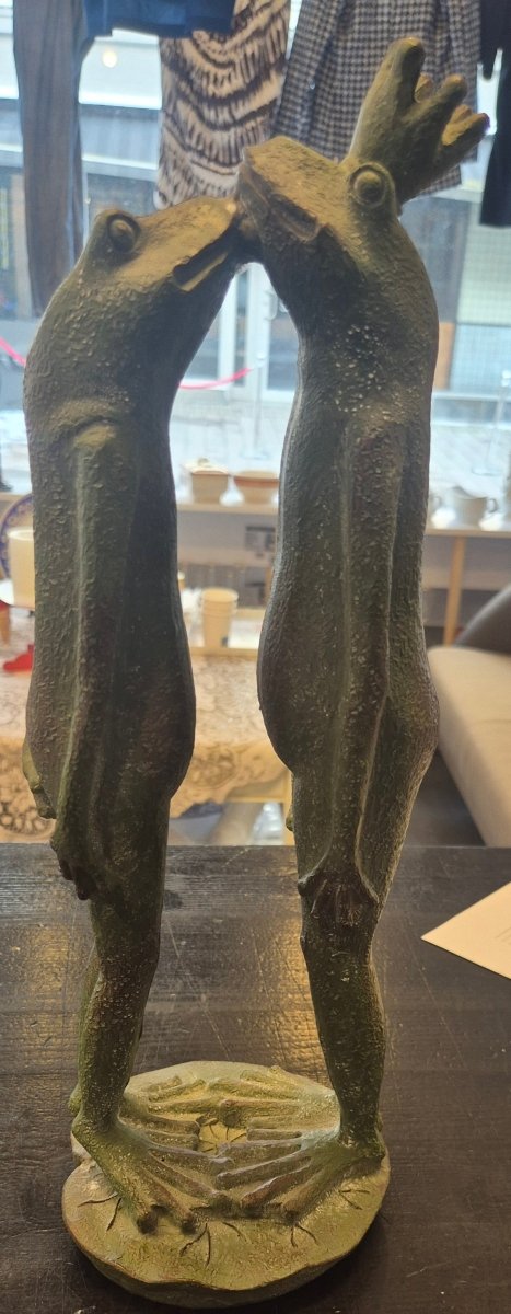 Kyssende froske skulptur - BØR BØRSONS BRUKTHANDEL