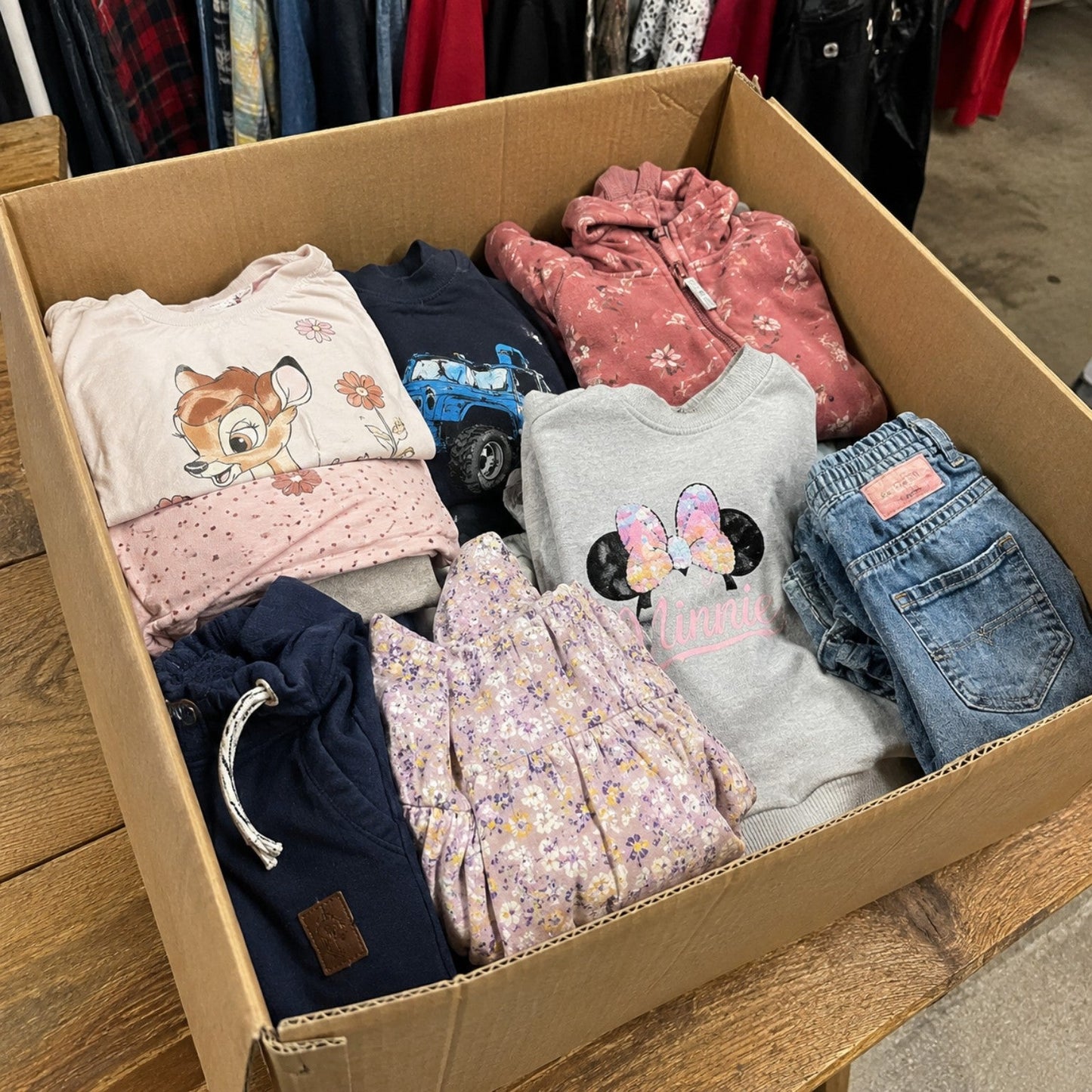 Barneklær Mystery Box – eksempel med ekte brukte barneklær