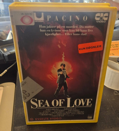 Sea of Love - VHS Big Box (Esselte Video) - BØR BØRSONS BRUKTHANDEL