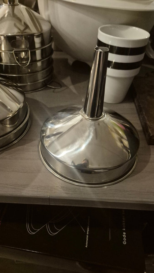 Stor rustfri trakt - BØR BØRSONS BRUKTHANDEL