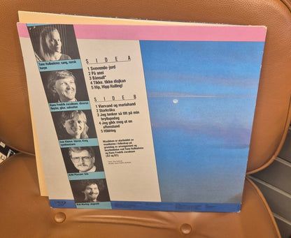 Tone Hulbækmo - Svevende jord (LP) - BØR BØRSONS BRUKTHANDEL