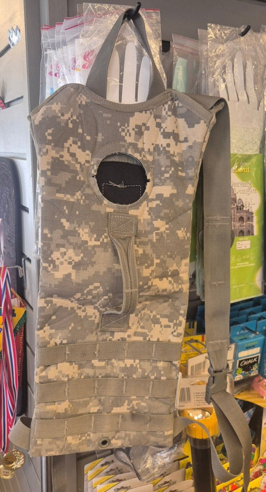 USGI MOLLE II Hydration System Carrier ACU (camelbak) - BØR BØRSONS BRUKTHANDEL