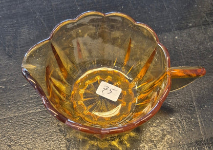 Vintage ravfarget fløtemugge i pressglass - BØR BØRSONS BRUKTHANDEL